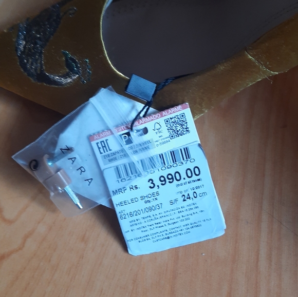 Zara Golden Yellow Satin Pumps - Picture 4 of 5